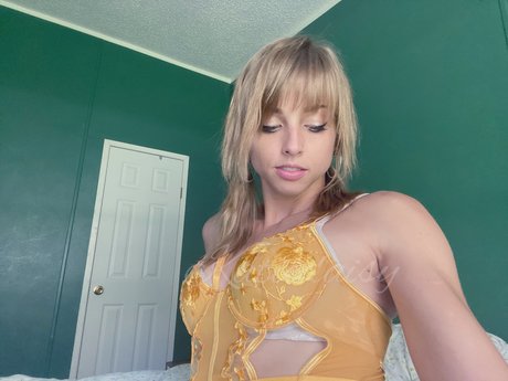 Katiedaisy modèle exclusif des photos