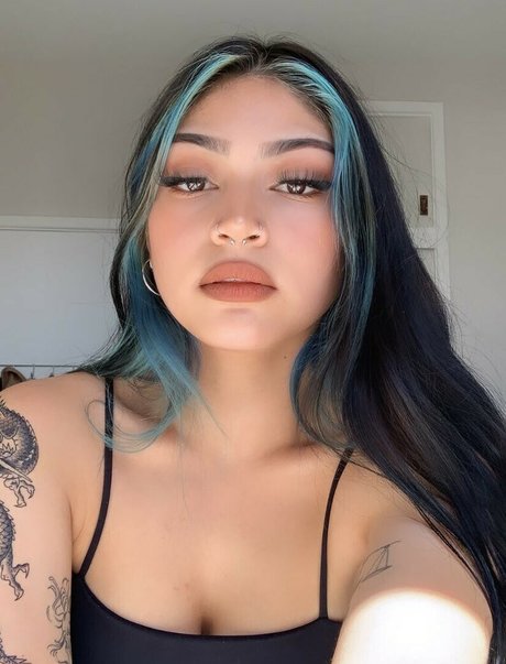 Lia Mae modèle porno collection