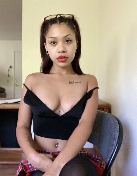 The Lovely Luna modèle adulte photo