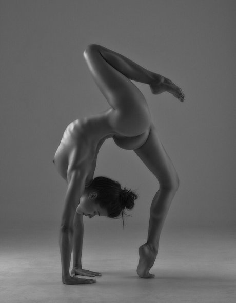 Yoana Nikolova actrice nue galerie