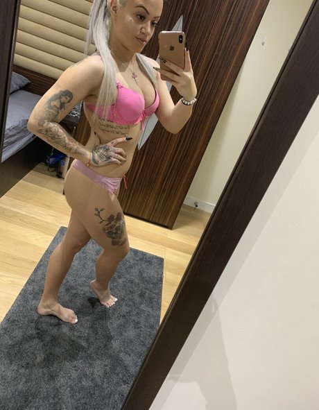 rozsacinti modèles nus galeries