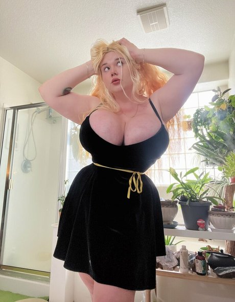 Penny Underbust meilleure star du porno img