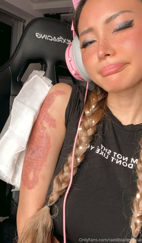 RaeLilBlack star érotique photo