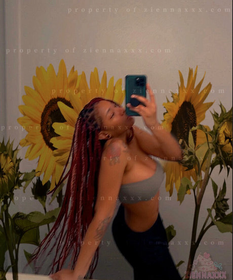 Ziennaxxx actrice hd img