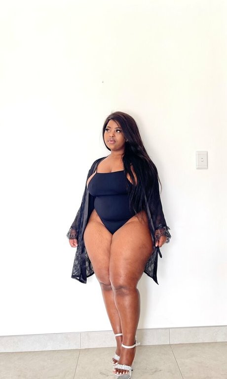 Nako Tenza star du sexe images