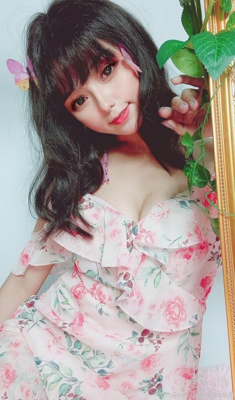 mica 03021993 xxx étoile des photos