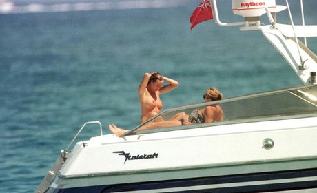 Elle Macpherson étoile adulte galeries