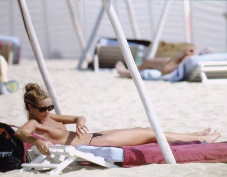 Elle Macpherson star du porno nue images