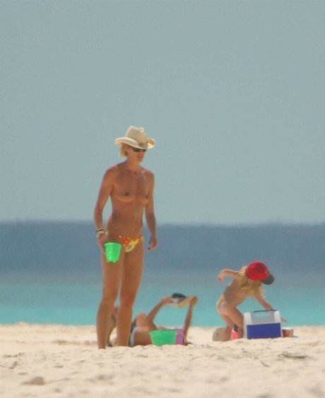 Elle Macpherson modèle chaud img