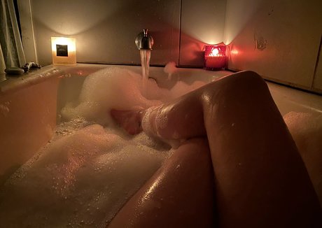 belles japonaises onlyfans assez érotique image