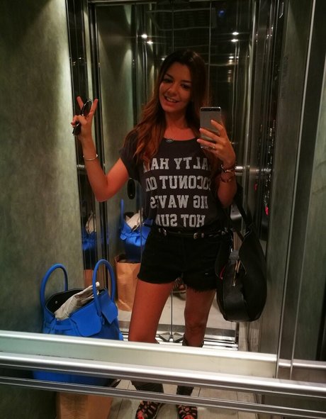 Nikoletta Ralli haut modèle images