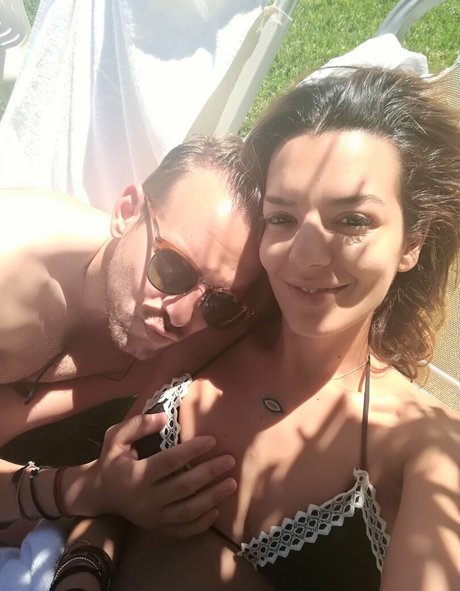 brune petite onlyfans top magnifique collection