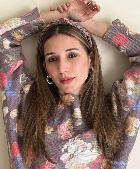 Heli Daruwala actrice img