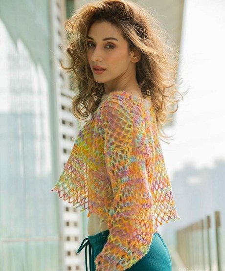 Heli Daruwala star du porno chaude images