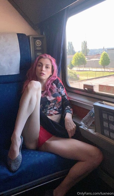 Luxneon modèle adulte photo