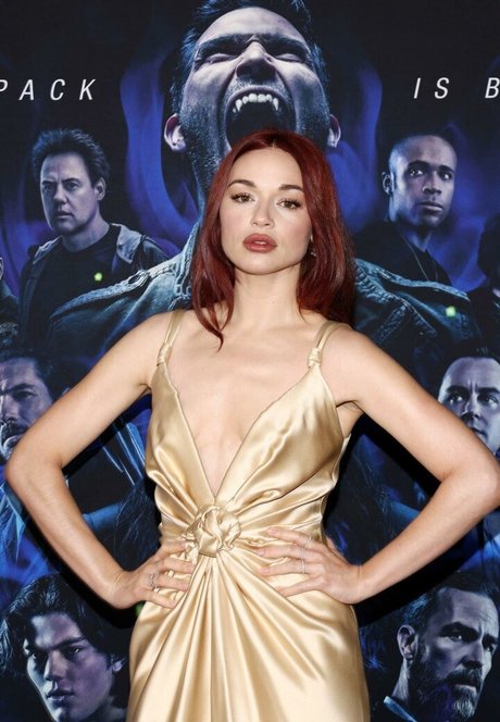 Crystal Reed modèle nu collection