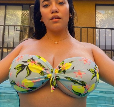 adolescente blonde onlyfans assez érotique des photos