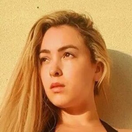 Miabellydancerofficial top star img