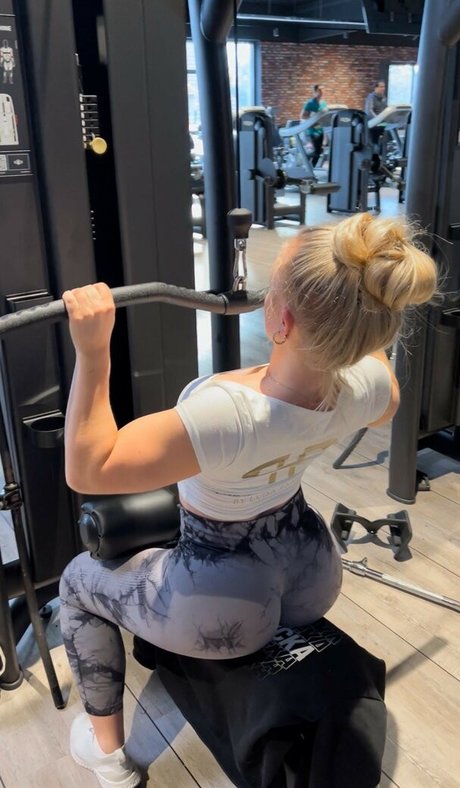 Luisa Tabbert nus étoiles images