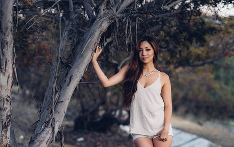 Sara Choi nus star du porno galeries