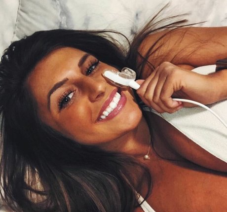 Maddie Clark actrice nue image