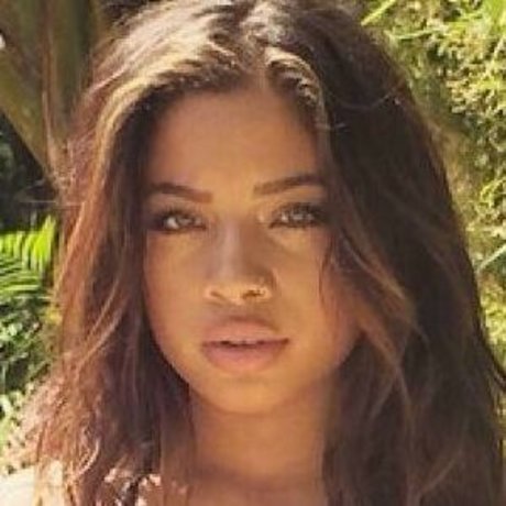 Kiana Lede actrice nue galerie