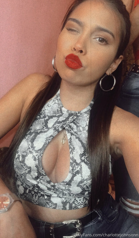 charlottejohnsonn modèle érotique collection