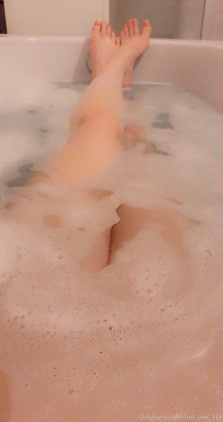 hot wet lilly modèle chaud galerie