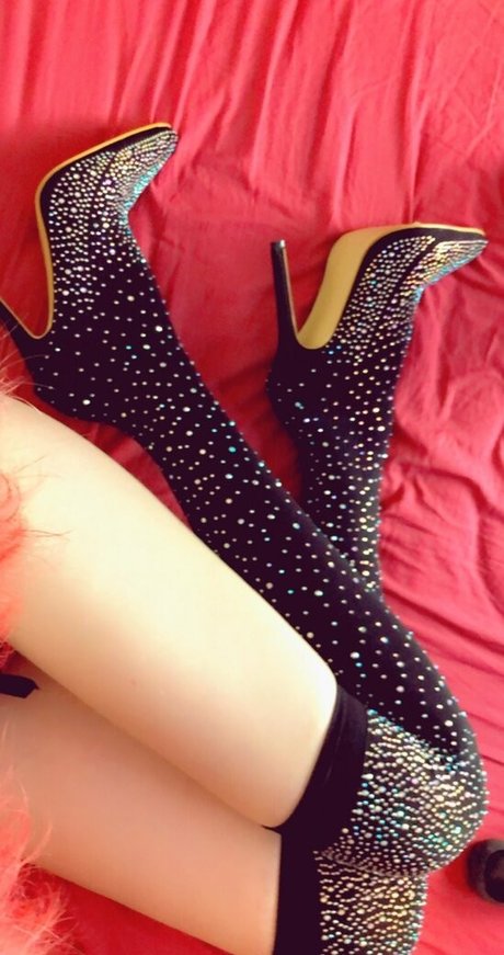 hot wet lilly actrice des photos