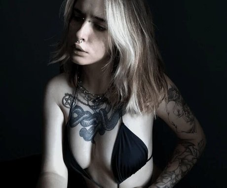 Satana 7 modèle exclusif photos