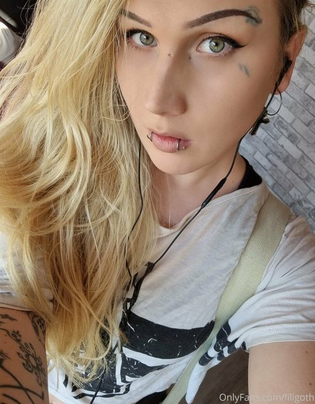 liligoth joli modèle des photos