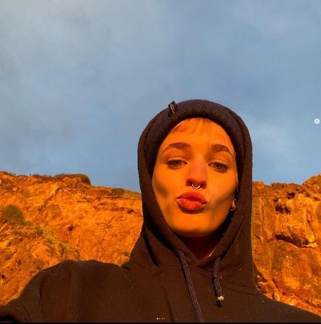 gros seins maigres onlyfans exclusif image