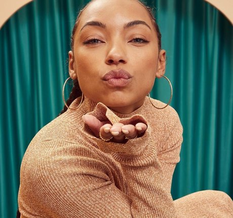 Logan Browning étoile de l'art photo