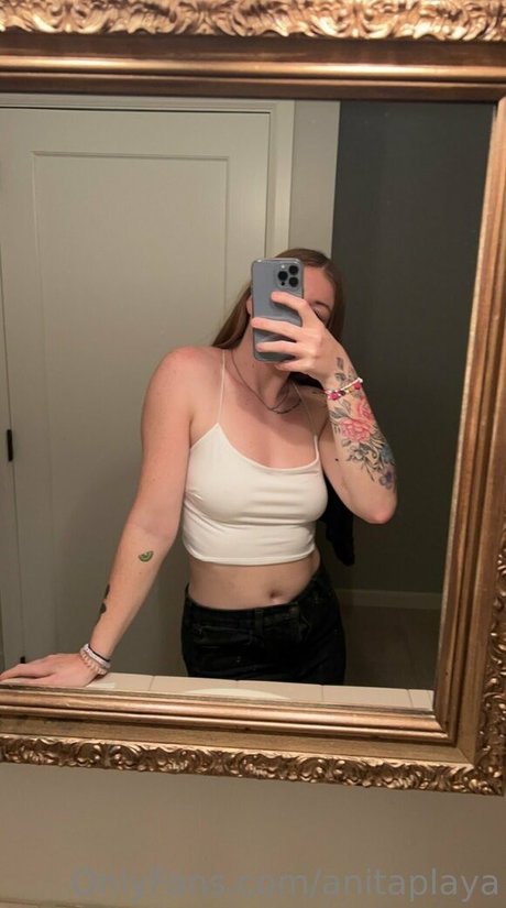 Anita Playa étoile xxx img