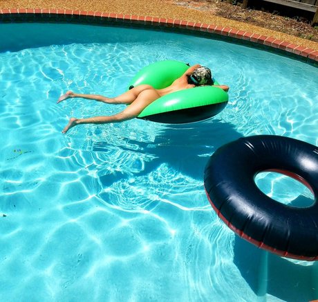 hollyhendrix_ star du porno nue photo