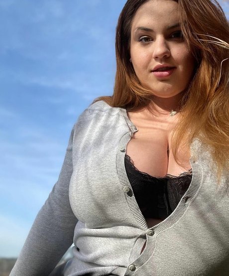 Babu Vale modèle érotique galerie