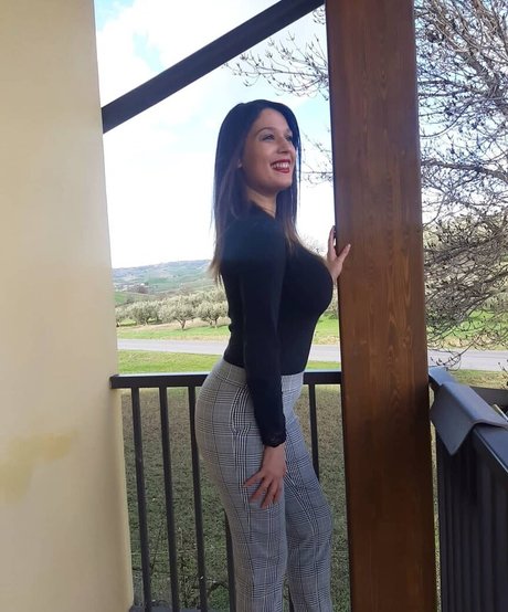 ileniatenaa modèle nu galeries