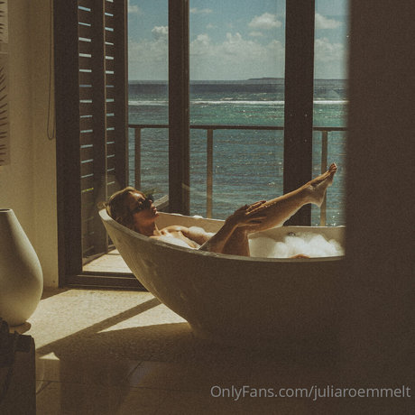 Julia Roemmelt star exclusive collection