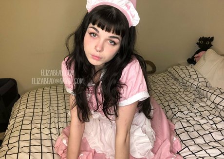 elizabeafree étoile nue image