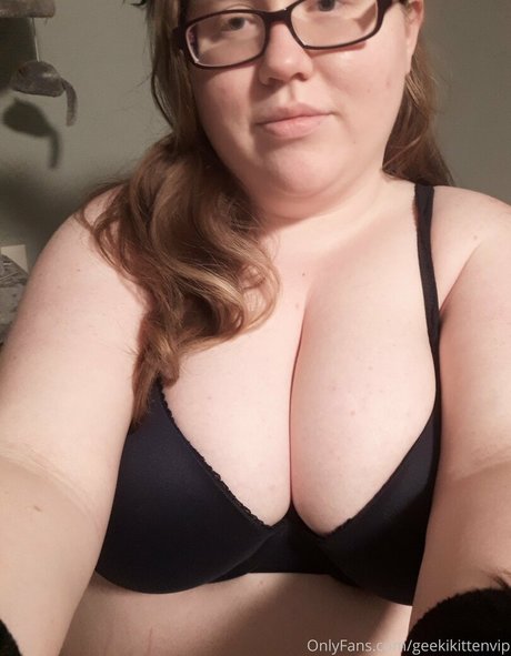 geekikittenvip actrice sexy image