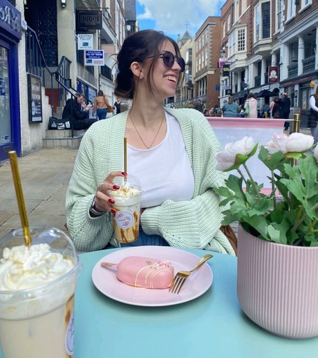 Anah Elisa modèle magnifique images