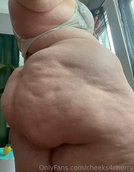 cheeks4cherry modèle adulte archive