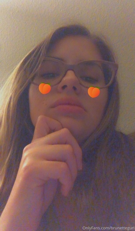 brunettegurl modèle xxx image