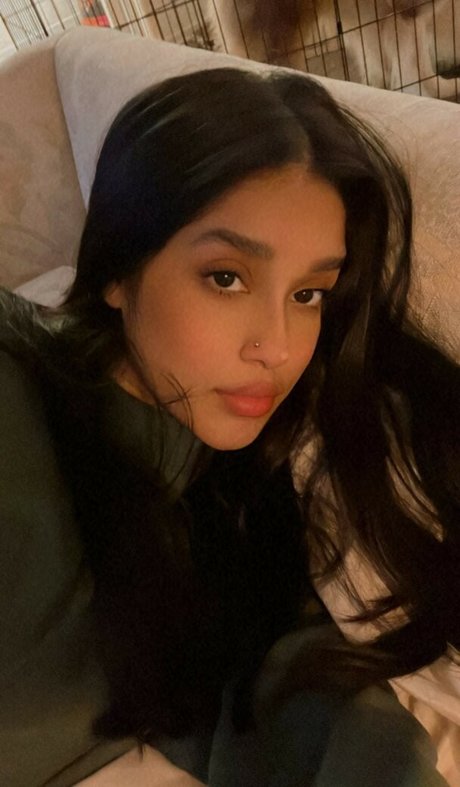 Virginhottie modèle pornographique des photos