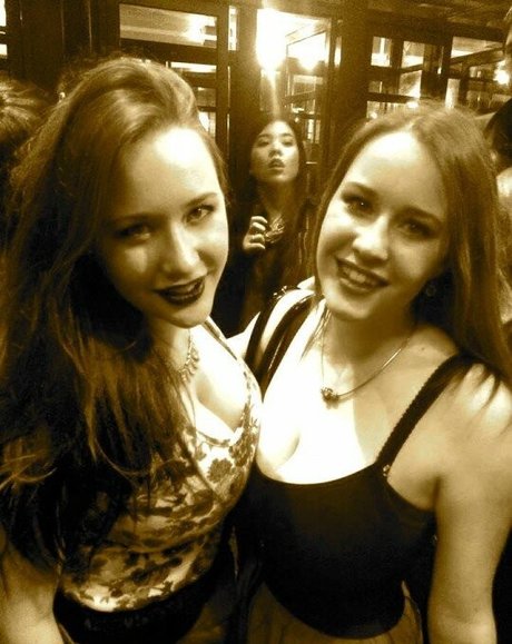 Maton Twins star du porno hd images