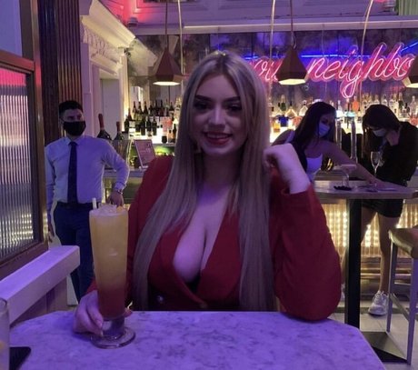 Hollie H star du porno xxx archive