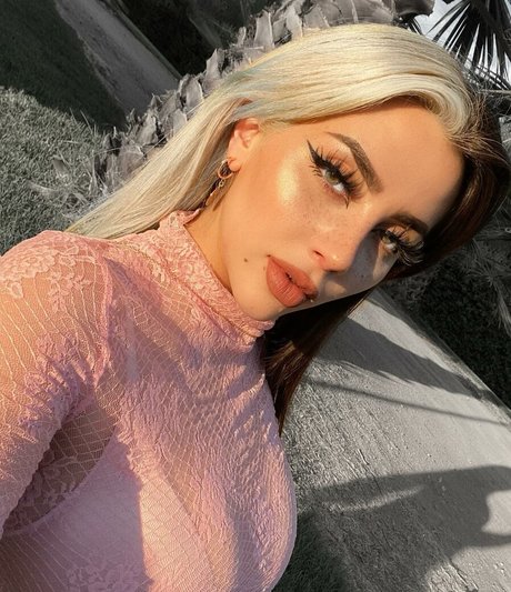 Vai Monroe actrice sexy photo