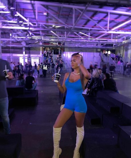 Camille Kathleen Bennetton mannequin des photos