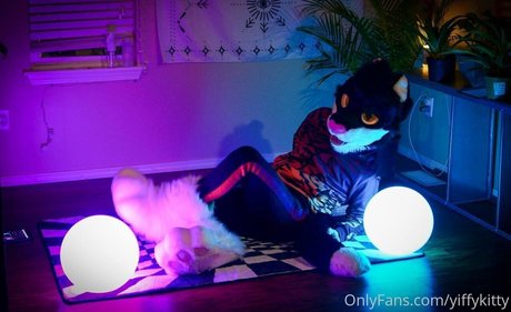 yiffykitty actrice de nus des photos