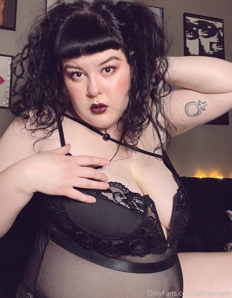 adinaanger modèle de sexe archive